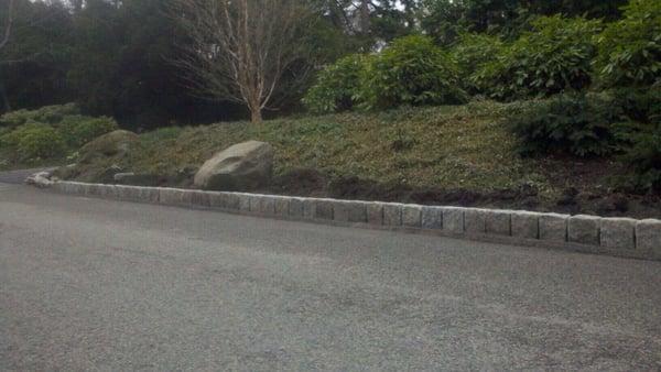 Cobble stone curb