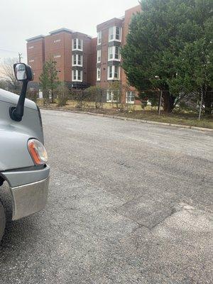 Very tight parking lot, not easy for backing to the docks.