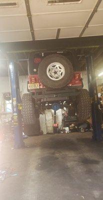 1990 jeep yj.9 inches of lift 40s. 5.0 swapped. Jk Rubicon dana 44 rear 4.88 gears