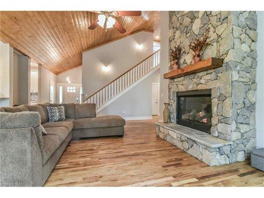 Fairview Meadows #19 Living Room w/ Fireplace