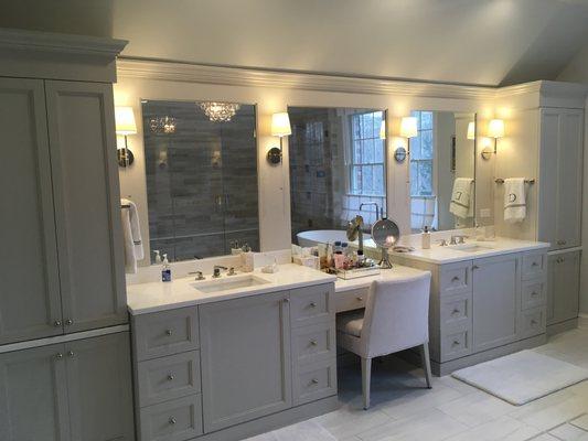 Deluxe bathroom vanity