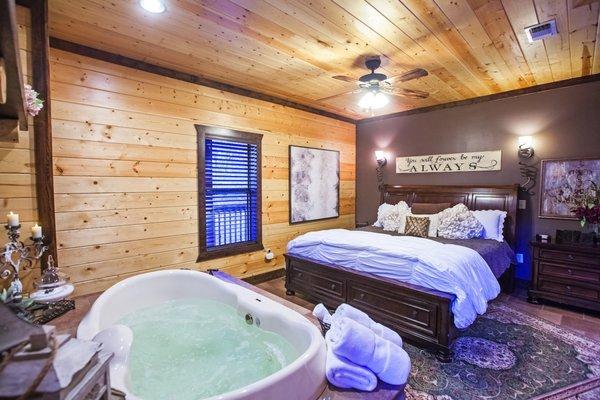 Belle Amore' King Bedroom with Jacuzzi and Fireplace