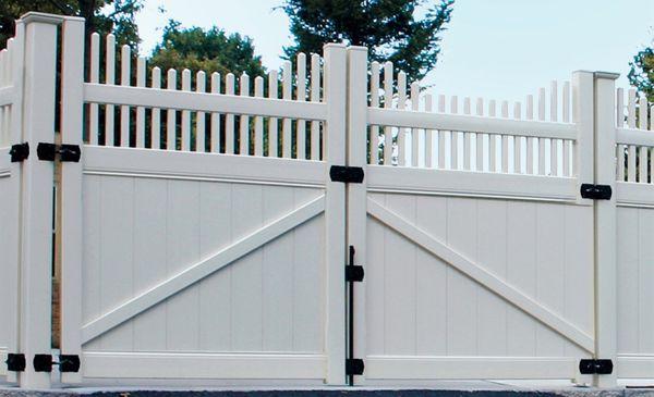 Vinyl Double Gate | Scallop Pyramid Privacy