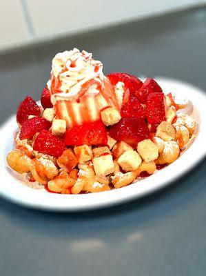 Strawberry Cheesecake, Gourmet Funnel Cake!