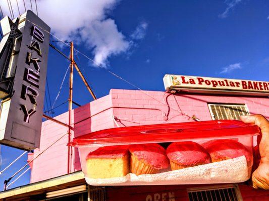 Looks photoshopped but it's not. We knew we were getting the goods and took our own container to keep the pink cake moist