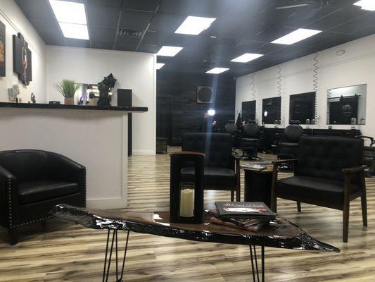 Just got my haircut in Jess's new location.  Absolutely beautiful and classy just like the owner.  It's a joy to get my haircut here.