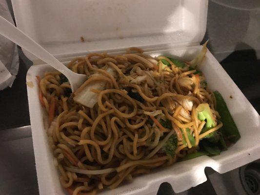 Vegetable lo mein