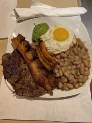 Bandeja paisa colombiana