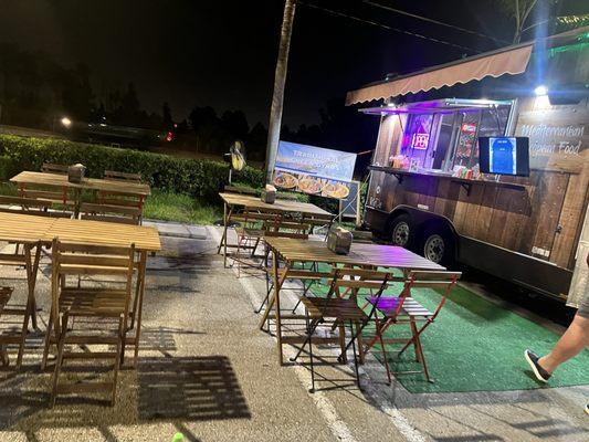 10pm hangry? It's Miami--go sit outside & get your gyros on!