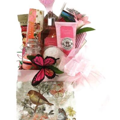 The adorable spa basket!