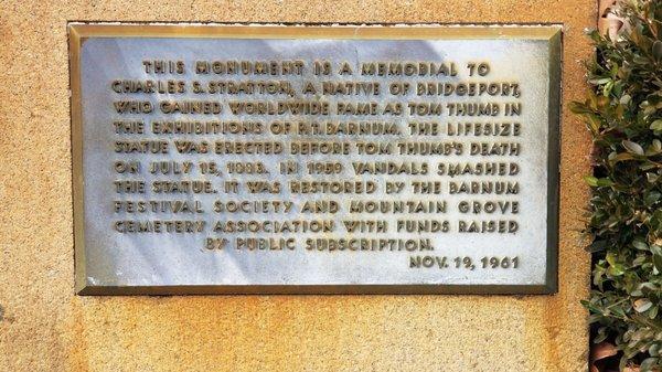 Plaque on Gen Tom Thumb's memorial (Stratton)