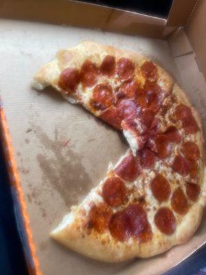 Cant even cut the pizza right .