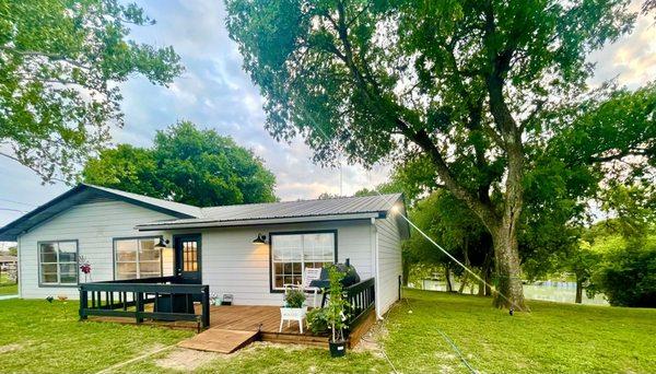 Lake house rental sleeps 12 people had a serene master over looking lake and a cool treehouse bunk room. The lake is in the backyard!