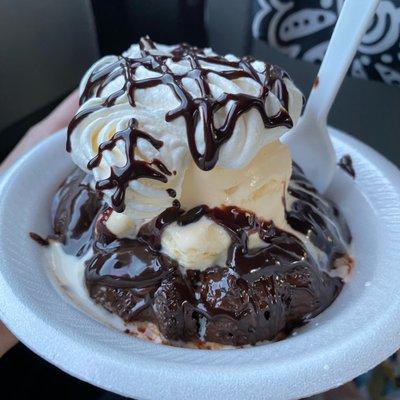 Deluxe brownie sundae