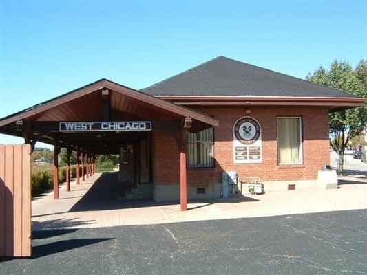 Former C&NW Rail Station now houses the Wayne and Helen Fox Center