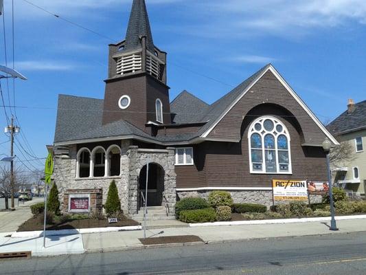 United Reformed Church is one block away from Main Ave Clifton New Jersey