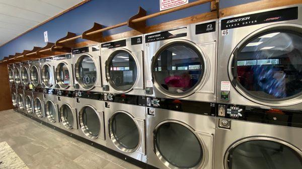 Breezewood Plaza Laundry