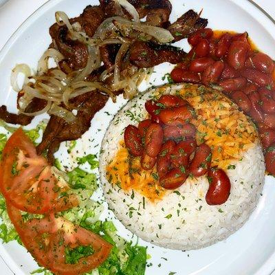 Skirt steak rice & beans with salad