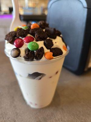 Small vanilla with m&ms and brownie bites