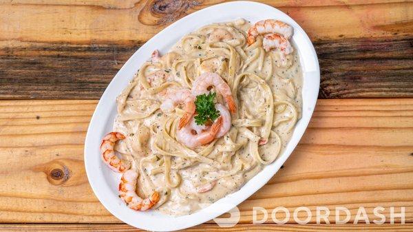 Pasta alfredo con camarones