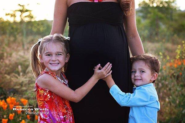 Maternity photshoot with my two toddlers and Rebecca Wuth in Tehachapi CA