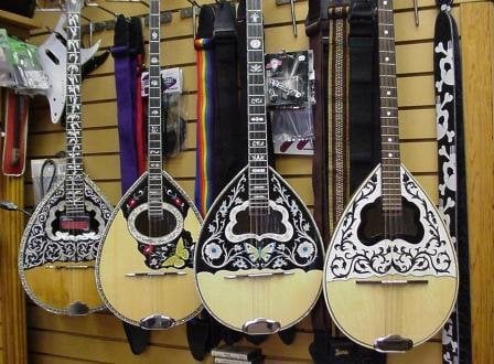 bouzoukia