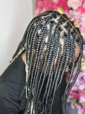 Smedium knotless braids