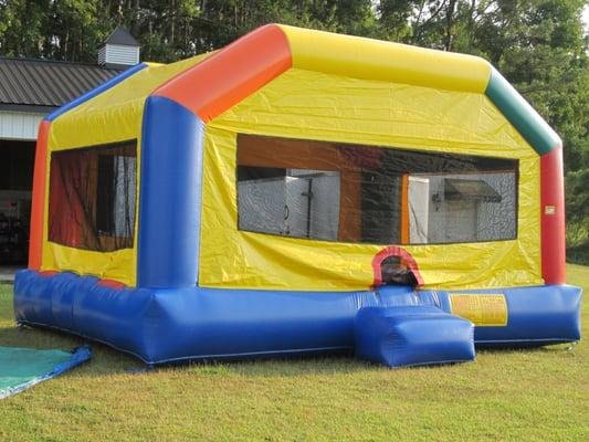 Our most affordable inflatable.  Extra Large Bounce