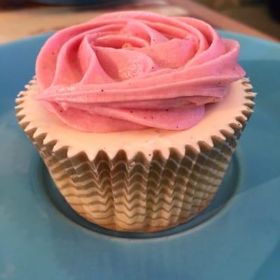 PerfectLy DeLicious ALmond VaniLLa "GLuten-Free" Cupcake (2.26.16)