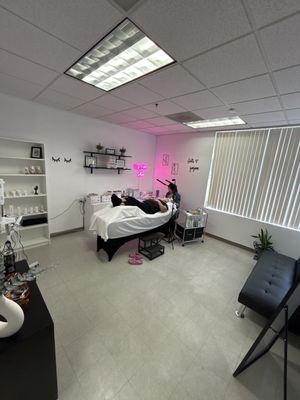 Peachyestheticsllc rents a room in our Norco location offer wax| lashes/ facial how cute is her room