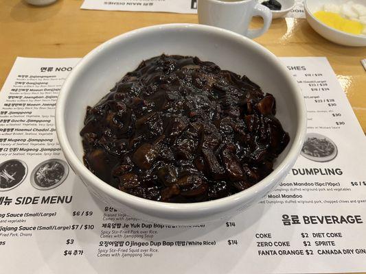 / Jjajangmyeon