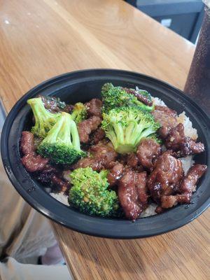 Beef and broccoli, fresh from the wok. Pretty good