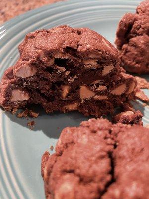 molten peanut butter chocolate cookies