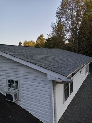 A new roof that was just installed today architect shingles estate Gray.