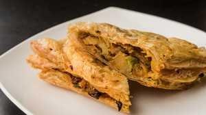 Deep Fried Veggie Pastry( Inhouse made(not frozen) Veggie Samosa served with Cilantro/Lime dipping Sauce)