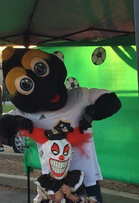 The LA Galaxy's Cozmo comes to visit Trunk or Treat night