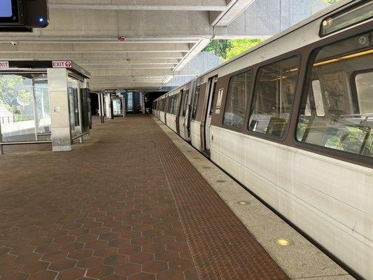 Blue line train at Huntington Station