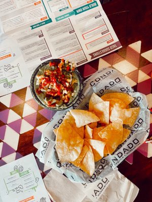 Pineapple guacamole and chips