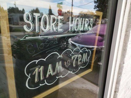 Correct store hours and closed on Sundays