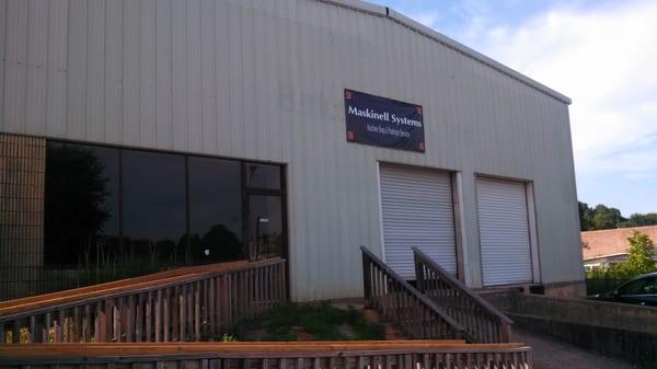 Maskinell Systems (Gainesville & N.GA) does non-prismatic CNC machining, EDM, mold making, prototyping, small runs, tough stuff!