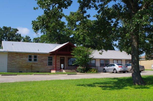 Bastrop office entrance and parking lot as seen from W Highway 71.