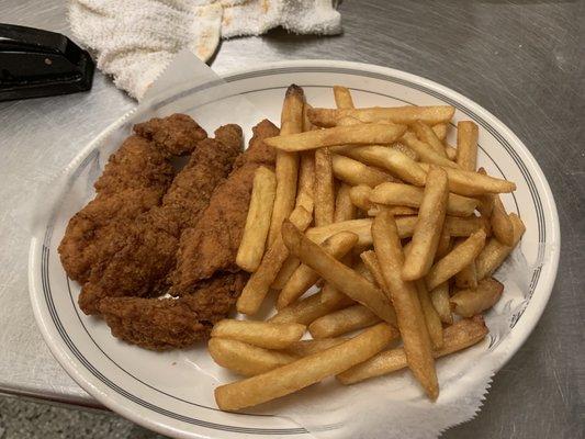 Chicken tender with fresh fries