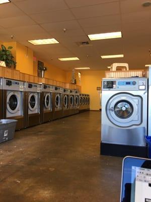 Tons of washing machines! Take your pick