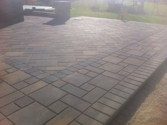 A patio project we installed in 2014 using Interlock Serano pavers with Colonial and Holland border accents.