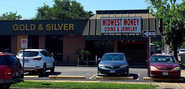 Coin & Jewelry Store Enstrance