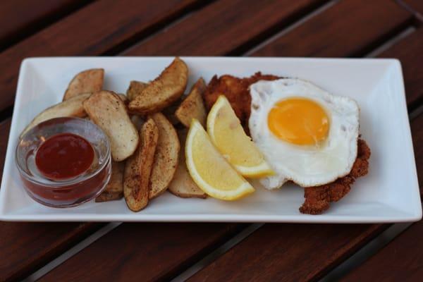 milanesa a caballo with fries