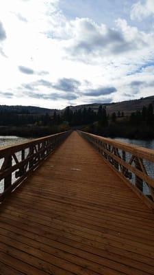 Walking trail across Curlew Lake