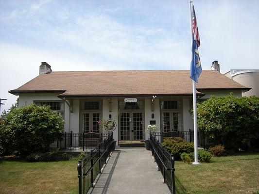 Front of historic Kirkland Woman's Club in Kirkland, WA. Beautiful ligjht filled main room available to rent at reasonable rates