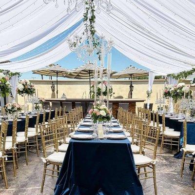 How beautiful is this wedding setup? Let @sugarcrumbs14 design and style your next event.