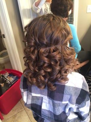 Flower girl curls by Porshia